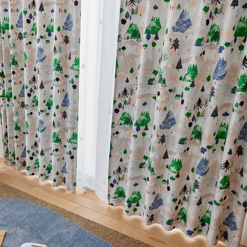 【サイズオーダー】スキーを楽しむ人々や山で暮らすイエティを描いた北欧デザイン遮光3級カーテン 1枚入り