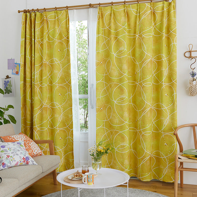 【サイズオーダー】水彩調の花畑で飛び回る愛らしいミツバチの遮光カーテン 1枚入り