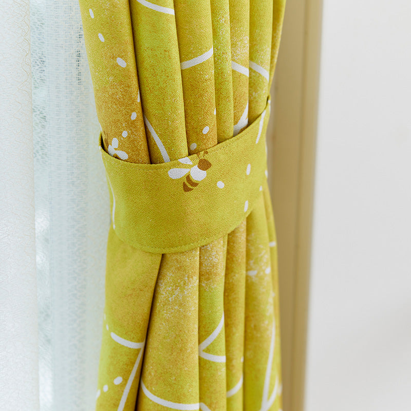 【サイズオーダー】水彩調の花畑で飛び回る愛らしいミツバチの遮光カーテン 1枚入り