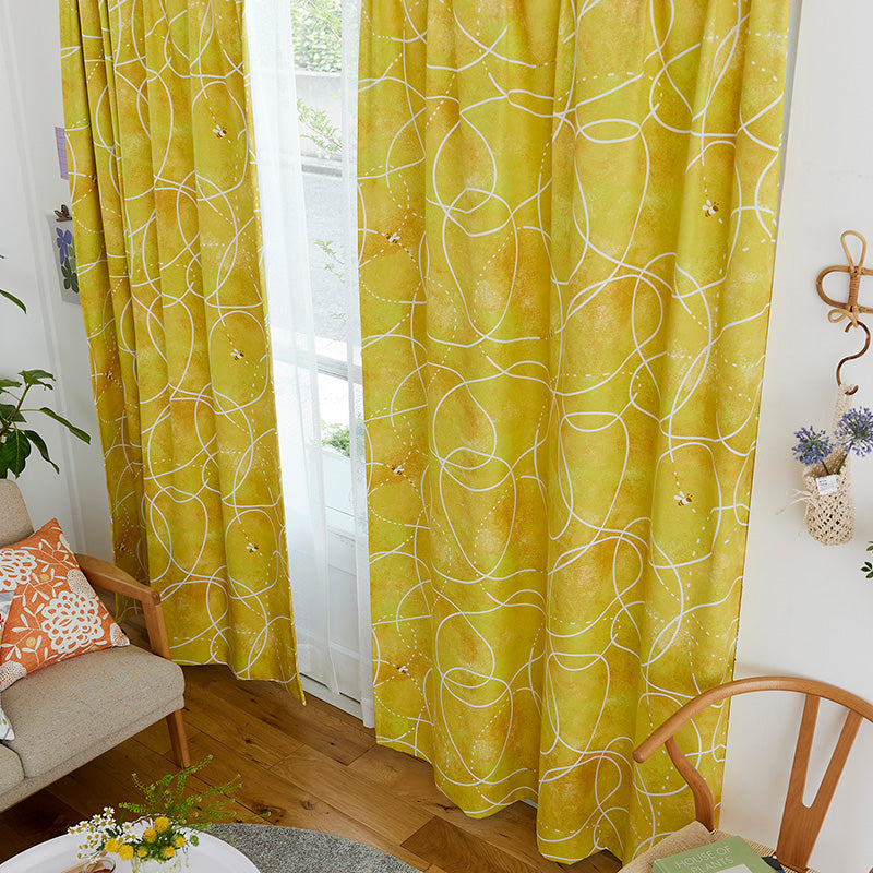 【サイズオーダー】水彩調の花畑で飛び回る愛らしいミツバチの遮光カーテン 1枚入り