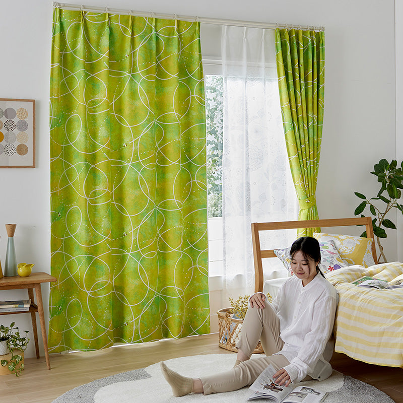 【サイズオーダー】水彩調の花畑で飛び回る愛らしいミツバチの遮光カーテン 1枚入り