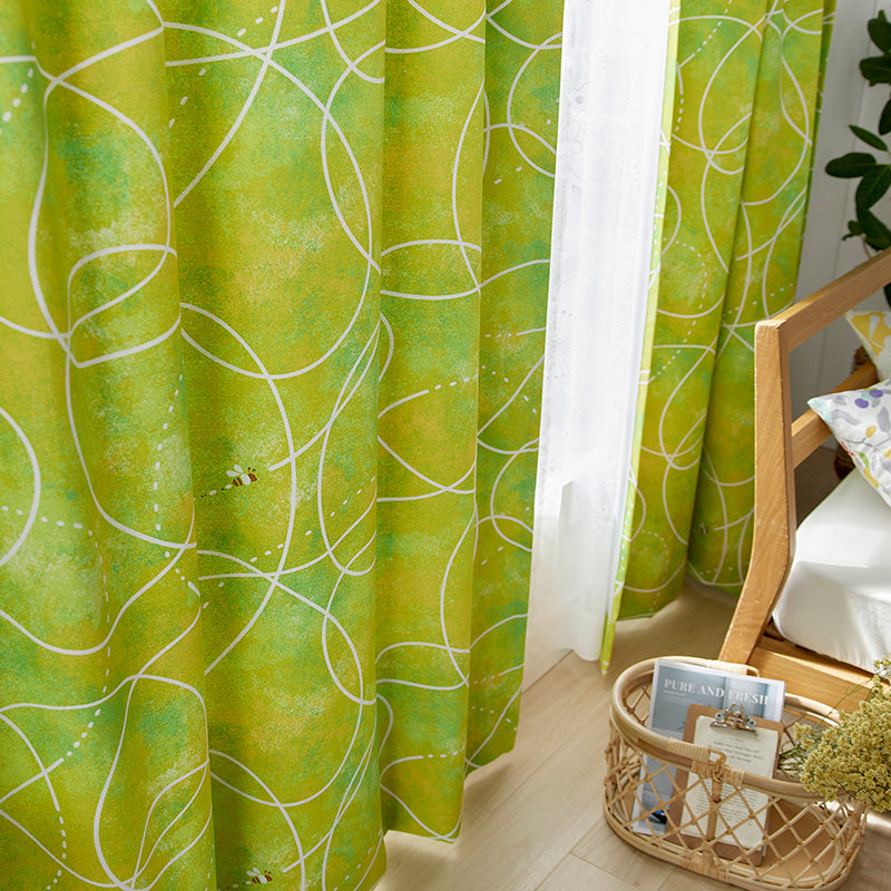 【サイズオーダー】水彩調の花畑で飛び回る愛らしいミツバチの遮光カーテン 1枚入り