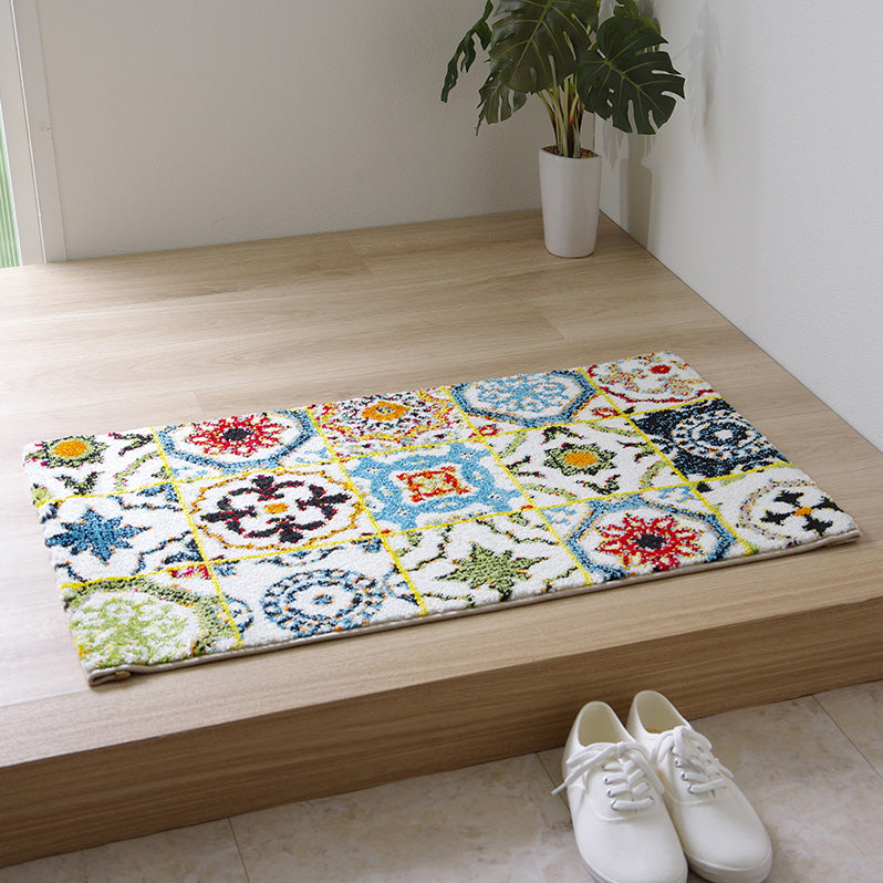 ホワイトベースの鮮やか玄関マット ダンテ