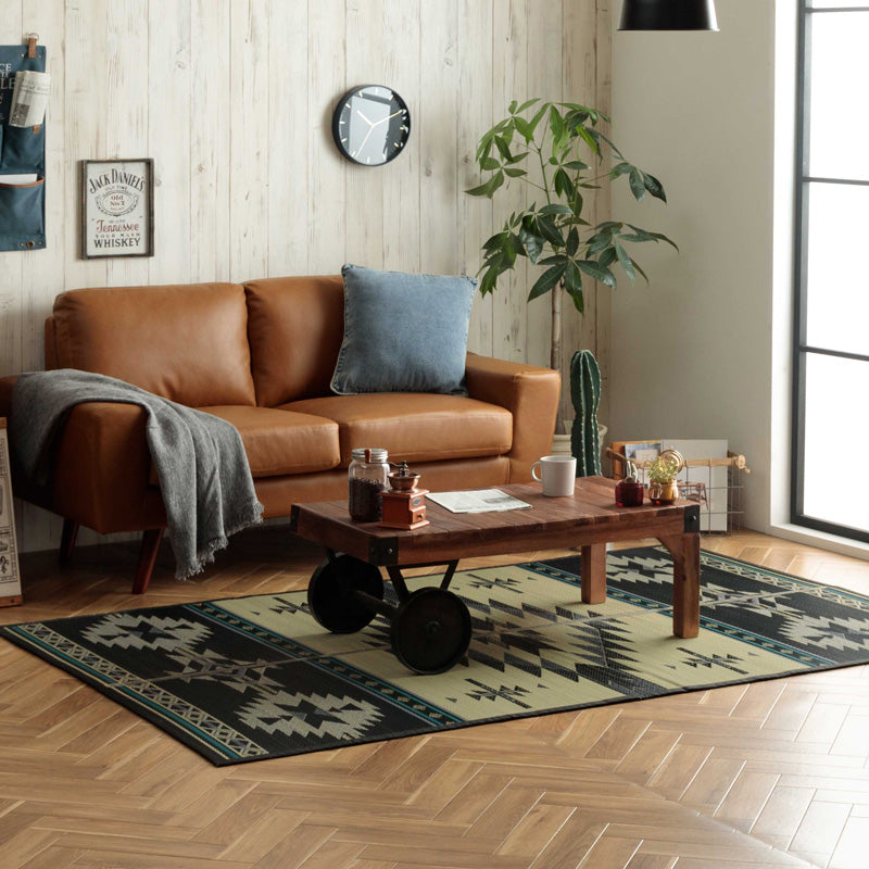 キリム柄のい草ラグ 美しい織りがお部屋を引き立たせる