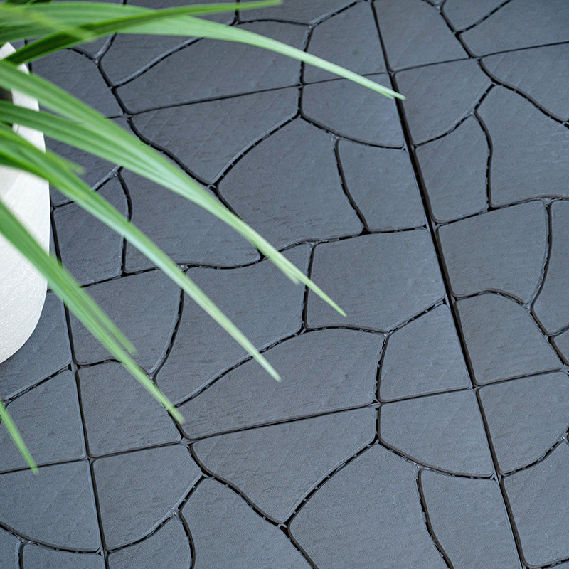 テラスやベランダの床をあっという間にDIYできるフロアパネル(10枚入り)