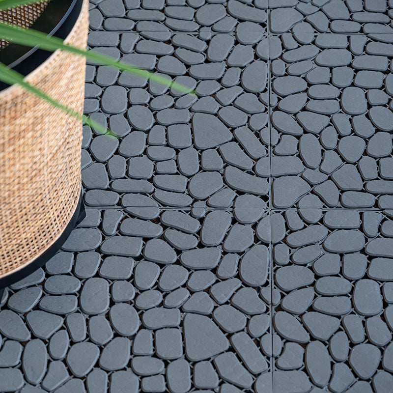 テラスやベランダの床をあっという間にDIYできるフロアパネル(10枚入り)