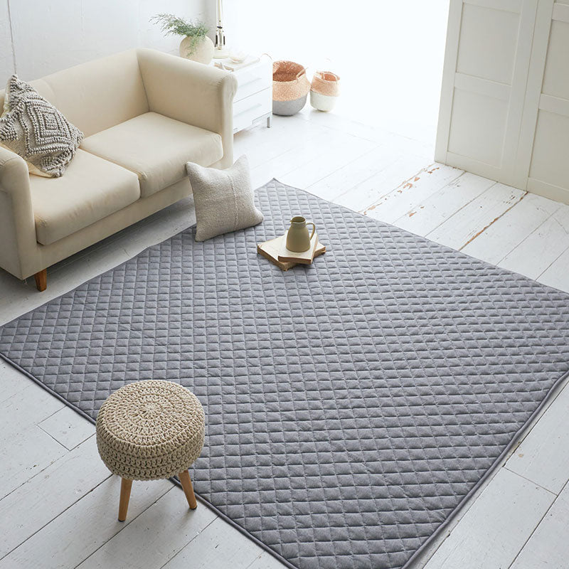 杢糸と無地糸をジャカード編機でヘリンボーンに編み上げたニットファブリックラグ【Fab the Home】