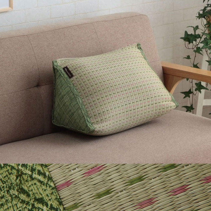 すっきりとしたドット柄のおしゃれなクッション