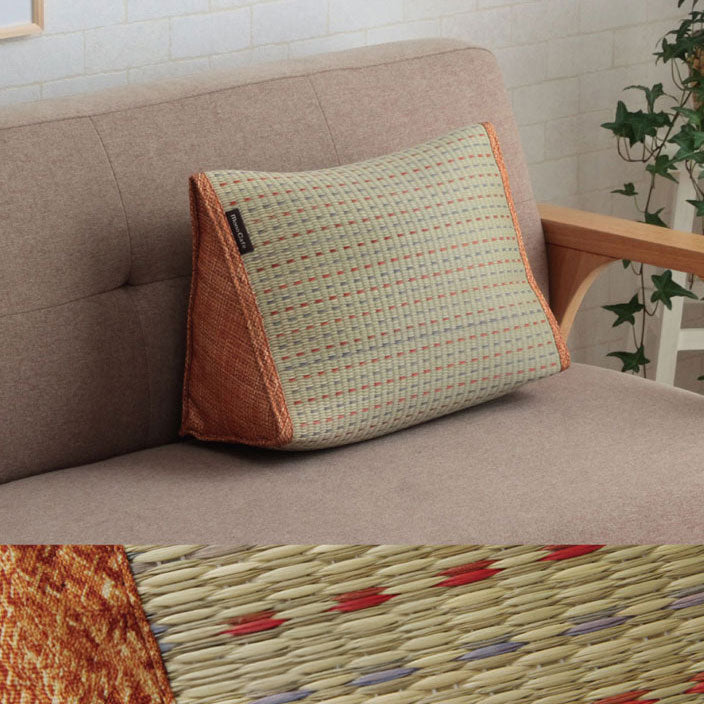 すっきりとしたドット柄のおしゃれなクッション