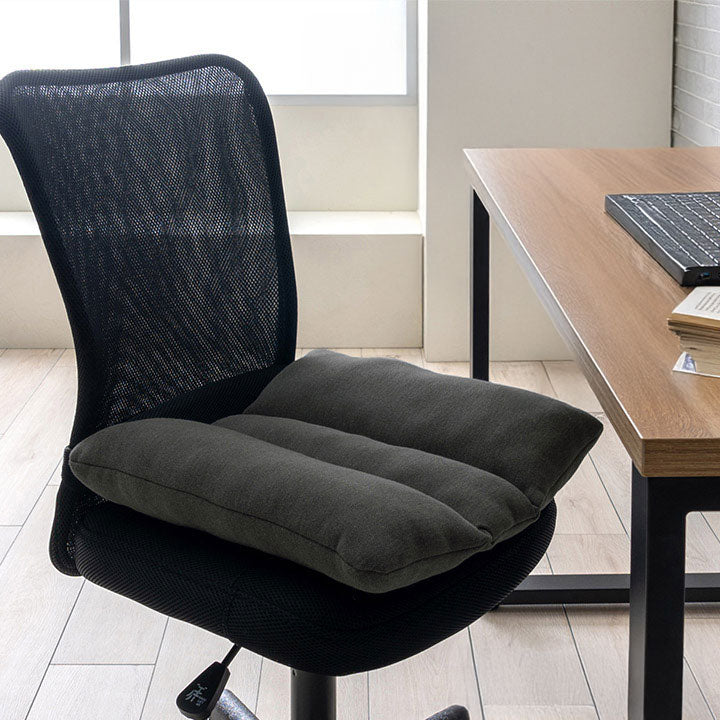 デスクワークでの不満を解消できる3wayクッション フィース