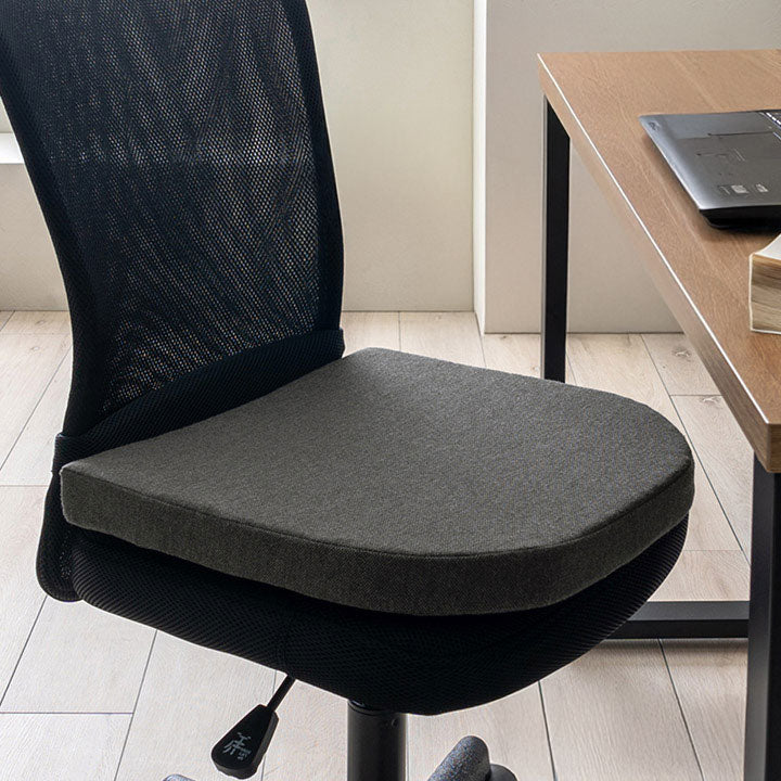 デスクワークでの不満を解消できるクッション フィース