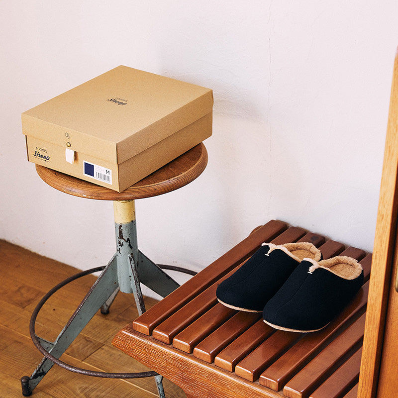 柔らかなカラーとボアで寒い日に素足でも履ける room's Sheep ルームズシープ
