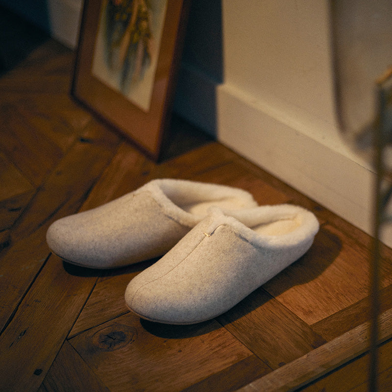 柔らかなカラーとボアで寒い日に素足でも履ける room's Sheep ルームズシープ