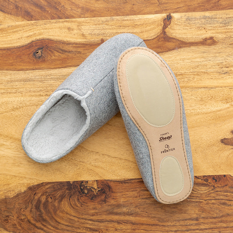 柔らかなカラーとボアで寒い日に素足でも履ける room's Sheep ルームズシープ