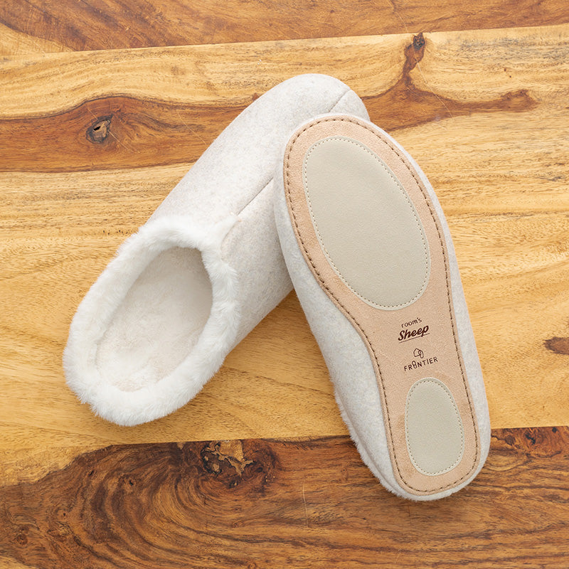 柔らかなカラーとボアで寒い日に素足でも履ける room's Sheep ルームズシープ