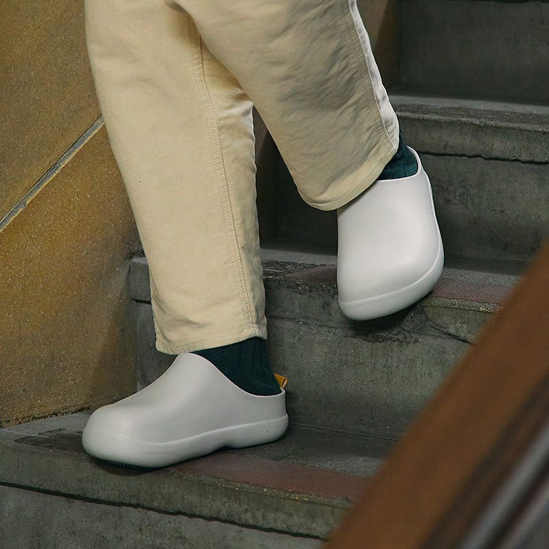 bi×sole バイソール シンプルなデザインで街にも溶け込む都会の「ツッカケ」サンダル