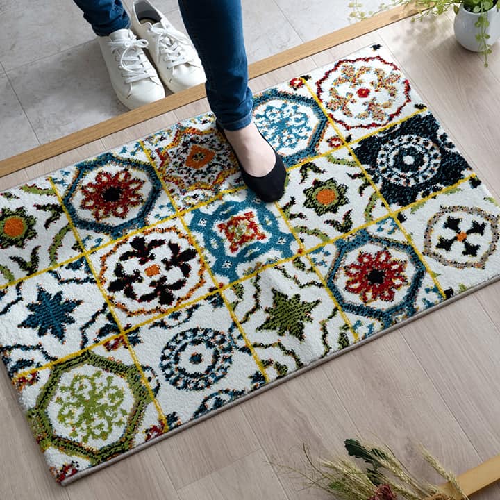 ホワイトベースの鮮やか玄関マット ダンテ