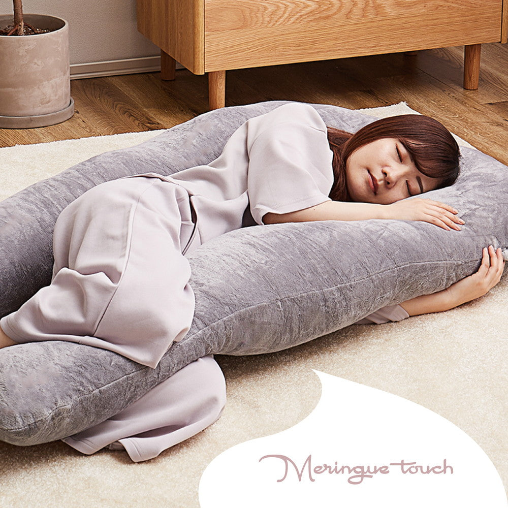 とろけるような肌触りのU字型抱き枕