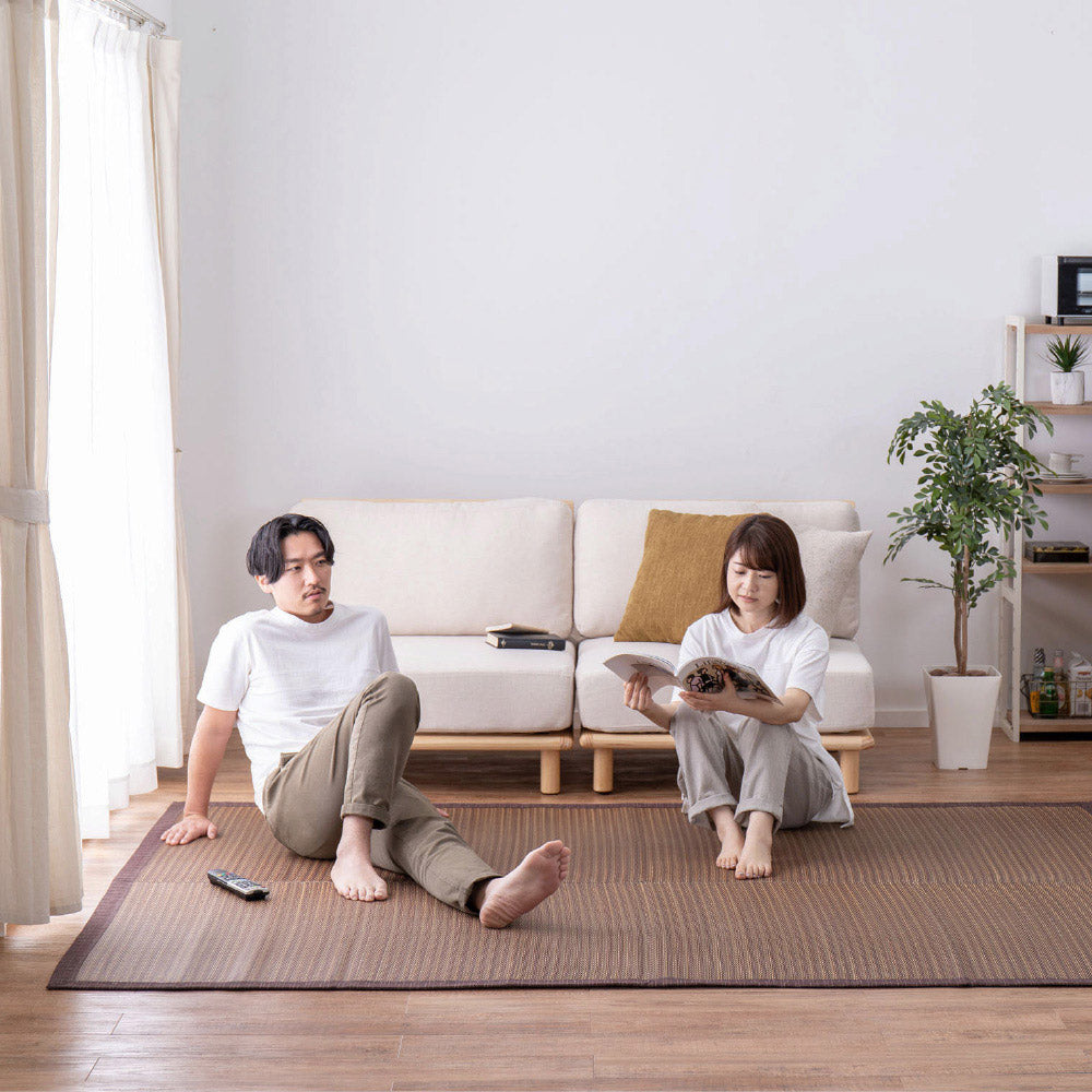 シンプルなデザインのい草ラグ 複数の染めい草を使用 南風