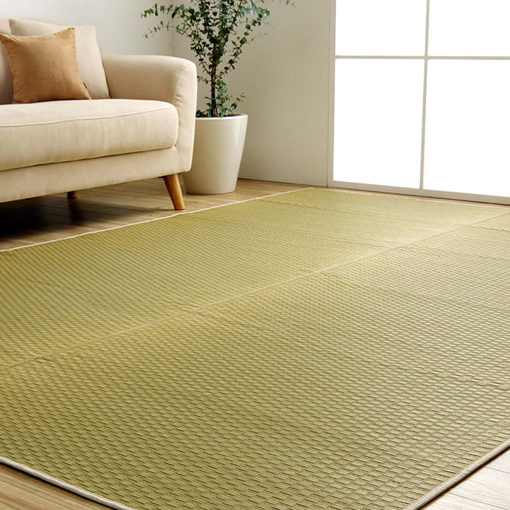 織りで市松柄を表現したシンプルなデザインの国産い草ラグ