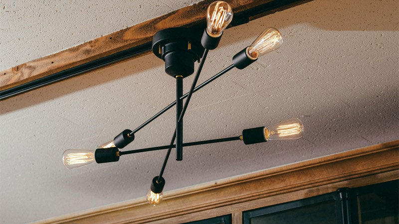 シーリングライト Astre - アストル 長さの異なる3本のアームで自由なスタイリング