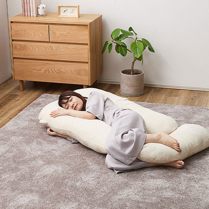 とろけるような肌触りのG字型抱き枕