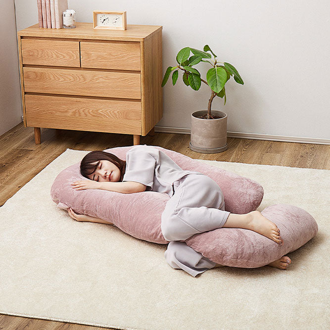 とろけるような肌触りのG字型抱き枕