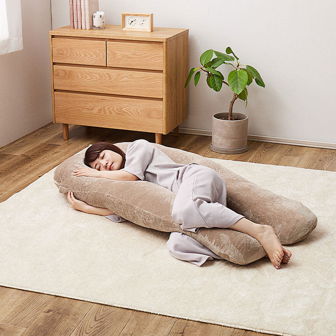 とろけるような肌触りのU字型抱き枕