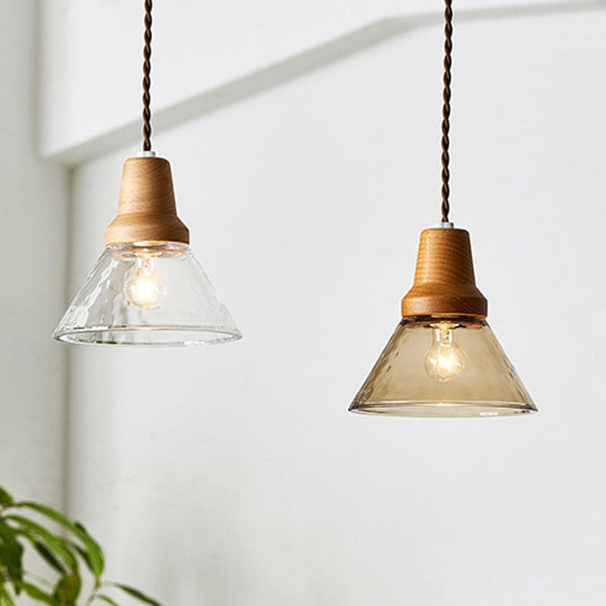 ペンダントライト Berka - ベルカ ガラスとウッドを合わせたハンドベルのようなフォルム