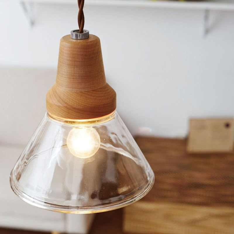 ペンダントライト Berka - ベルカ ガラスとウッドを合わせたハンドベルのようなフォルム