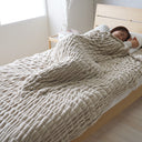 体をやさしくつつみこむ毛布  伸縮性のある生地を使用