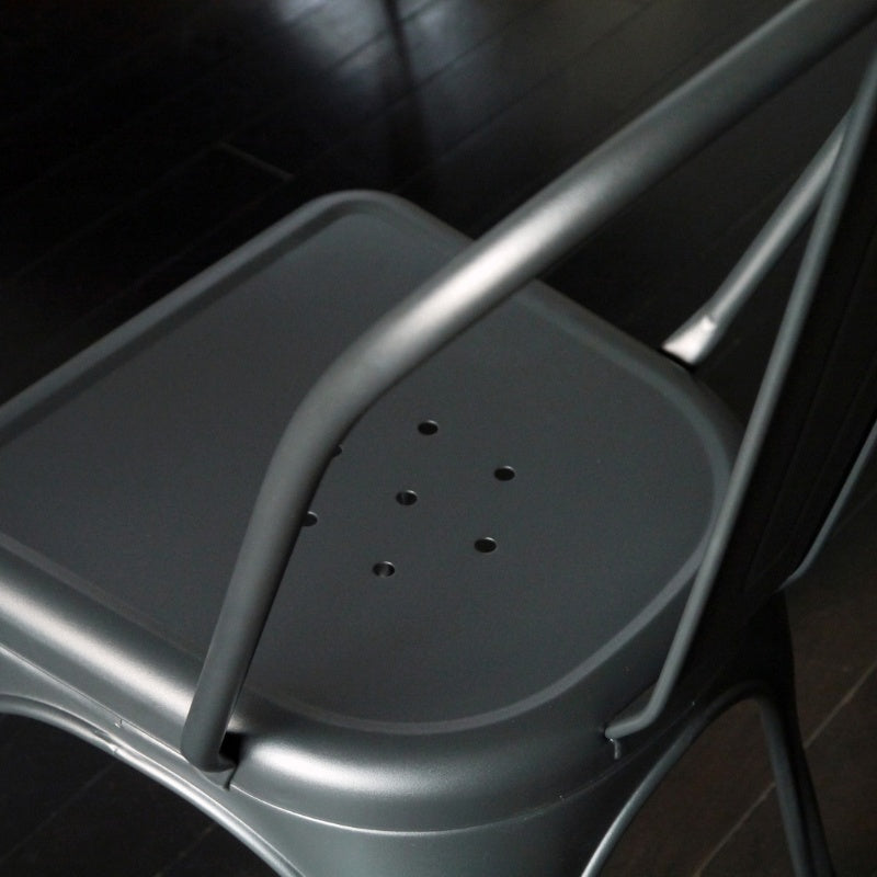 フレンチカフェスタイルのスチールチェア