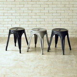 どこにでも置ける身軽さが魅力のスツール