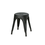 どこにでも置ける身軽さが魅力のスツール