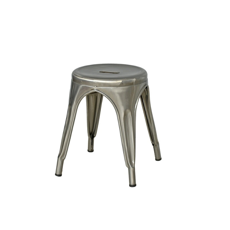 どこにでも置ける身軽さが魅力のスツール