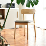 やわらかな曲線が温かみを添えるアッシュ無垢材のダイニングチェア