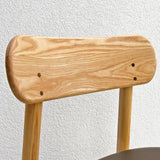 やわらかな曲線が温かみを添えるアッシュ無垢材のダイニングチェア