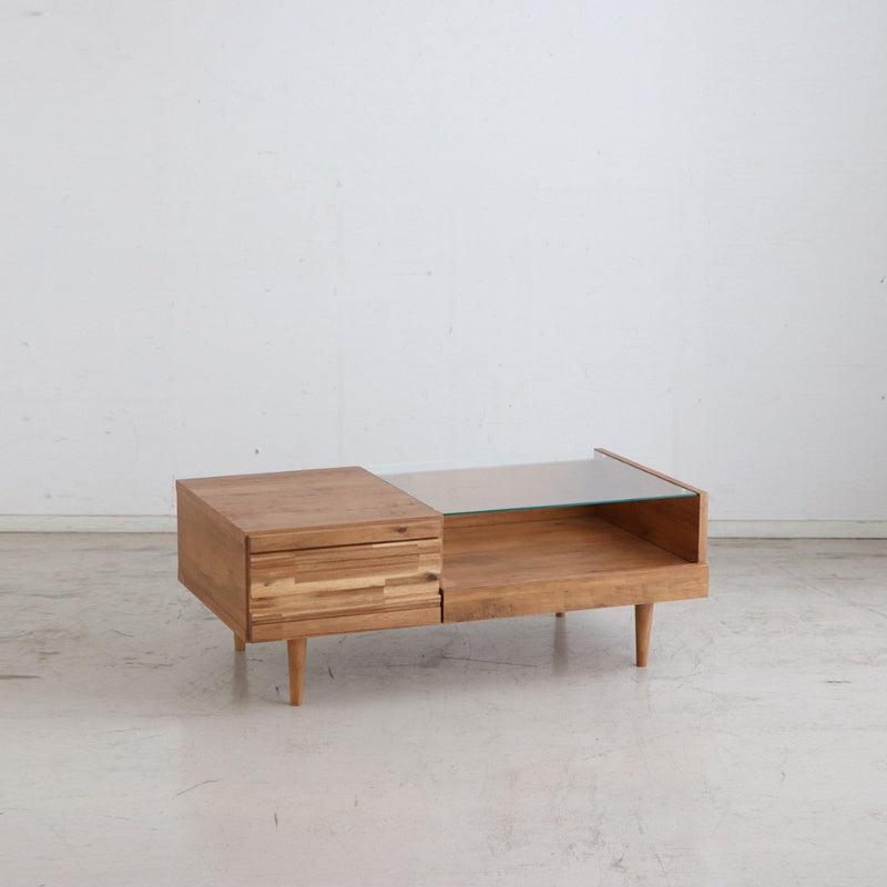 リビングテーブル 見せる収納と隠す収納でリビングすっきり 木の表情を楽しむセンターテーブル