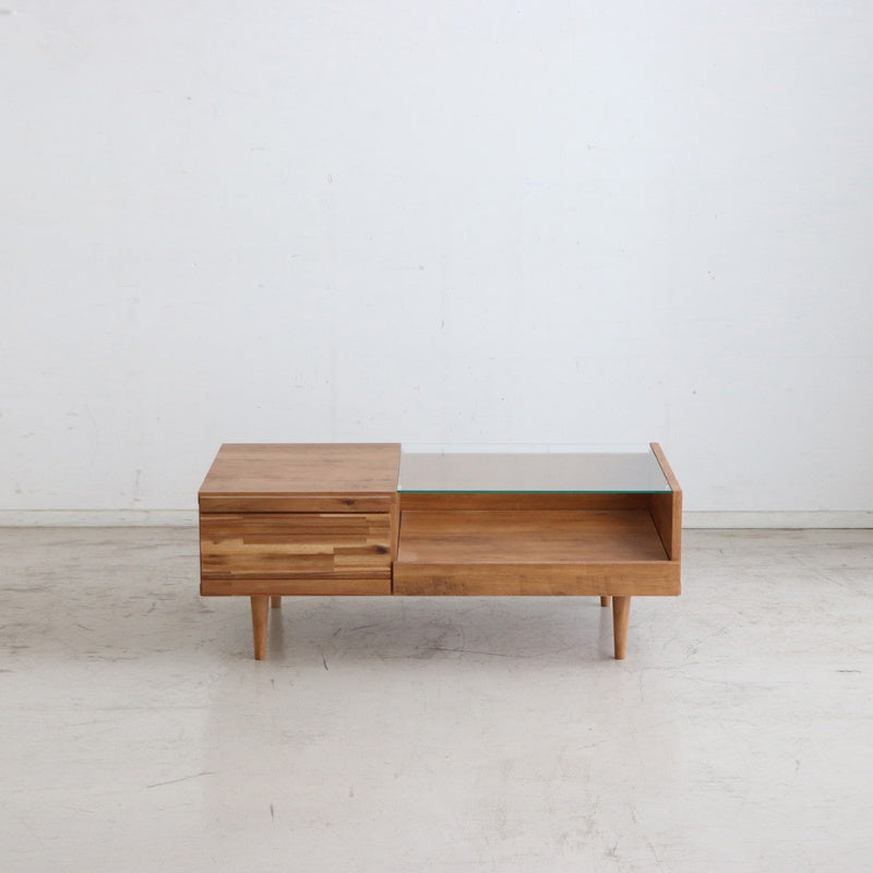 リビングテーブル 見せる収納と隠す収納でリビングすっきり 木の表情を楽しむセンターテーブル