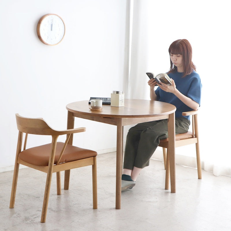 アームチェア 肘掛けをテーブルに浮かせて床掃除スムーズ 美しさと座り心地を両立した一脚 ダイニング