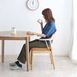 アームチェア 肘掛けをテーブルに浮かせて床掃除スムーズ 美しさと座り心地を両立した一脚 ダイニング