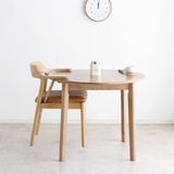 アームチェア 肘掛けをテーブルに浮かせて床掃除スムーズ 美しさと座り心地を両立した一脚 ダイニング