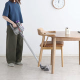 アームチェア 肘掛けをテーブルに浮かせて床掃除スムーズ 美しさと座り心地を両立した一脚 ダイニング