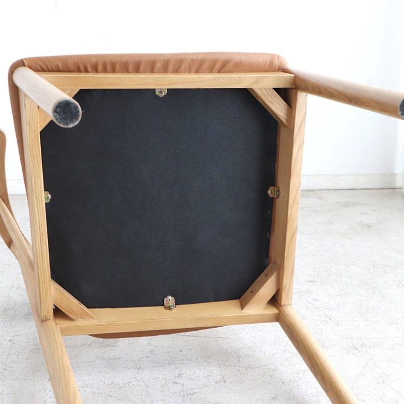 アームチェア 肘掛けをテーブルに浮かせて床掃除スムーズ 美しさと座り心地を両立した一脚 ダイニング