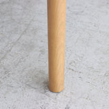 アームチェア 肘掛けをテーブルに浮かせて床掃除スムーズ 美しさと座り心地を両立した一脚 ダイニング