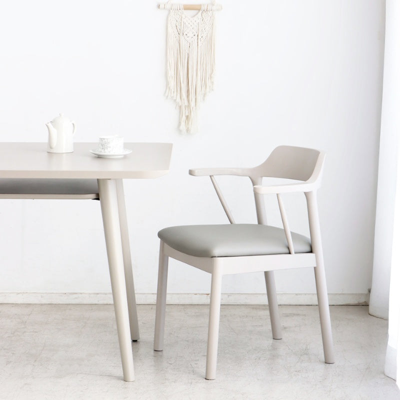 アームチェア 肘掛けをテーブルに浮かせて床掃除スムーズ 美しさと座り心地を両立した一脚 ダイニング