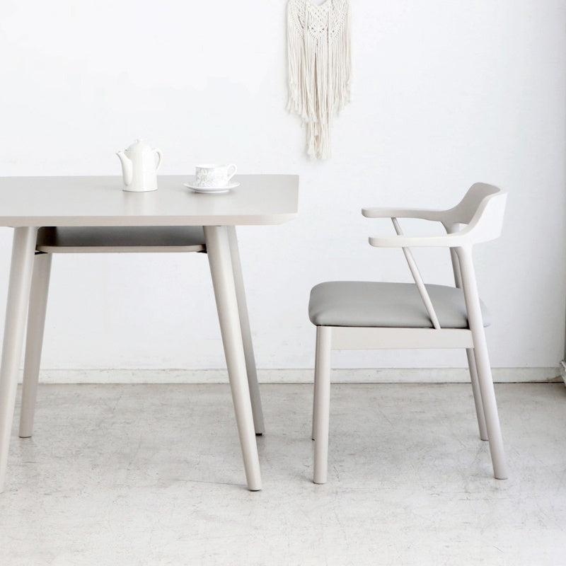 アームチェア 肘掛けをテーブルに浮かせて床掃除スムーズ 美しさと座り心地を両立した一脚 ダイニング