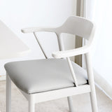 アームチェア 肘掛けをテーブルに浮かせて床掃除スムーズ 美しさと座り心地を両立した一脚 ダイニング