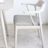 アームチェア 肘掛けをテーブルに浮かせて床掃除スムーズ 美しさと座り心地を両立した一脚 ダイニング