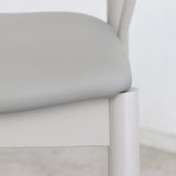 アームチェア 肘掛けをテーブルに浮かせて床掃除スムーズ 美しさと座り心地を両立した一脚 ダイニング